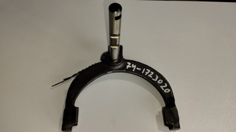Вилка реверс редуктора — 1