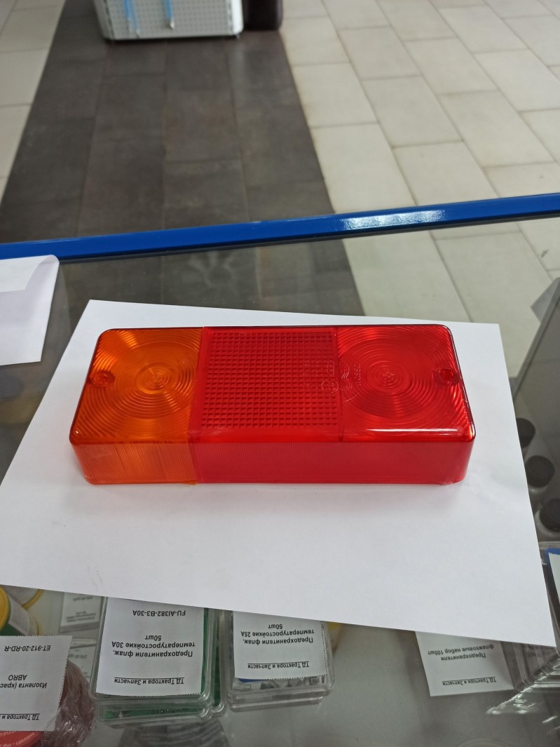 Стекло заднего фонаря Ф-401 (пластмас.) — 1