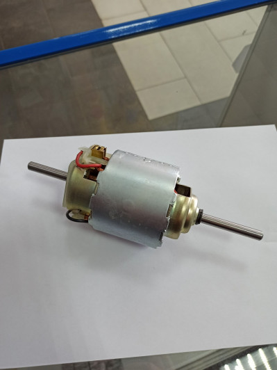 Двигатель отопителя под 2 ротора ДП 70-130-4,5-24-02 (АУИБ 524.412.002)